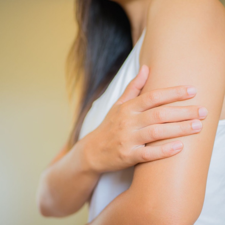 Douleur au bras gauche : le stress est-il responsable ?