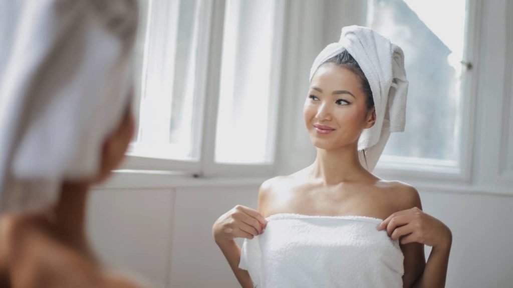 douche après un coup de soleil