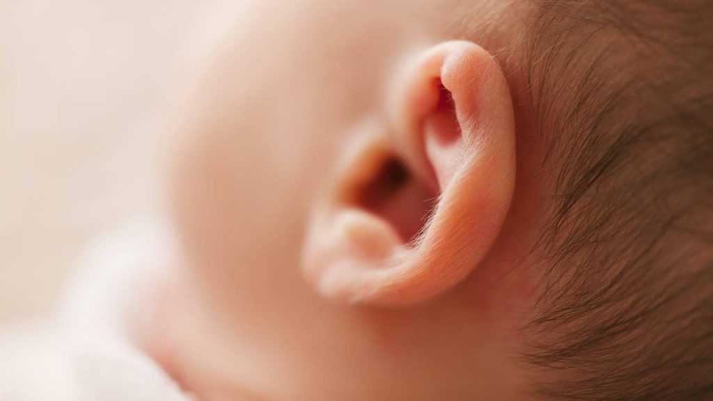 oreille bouchée d'un enfant