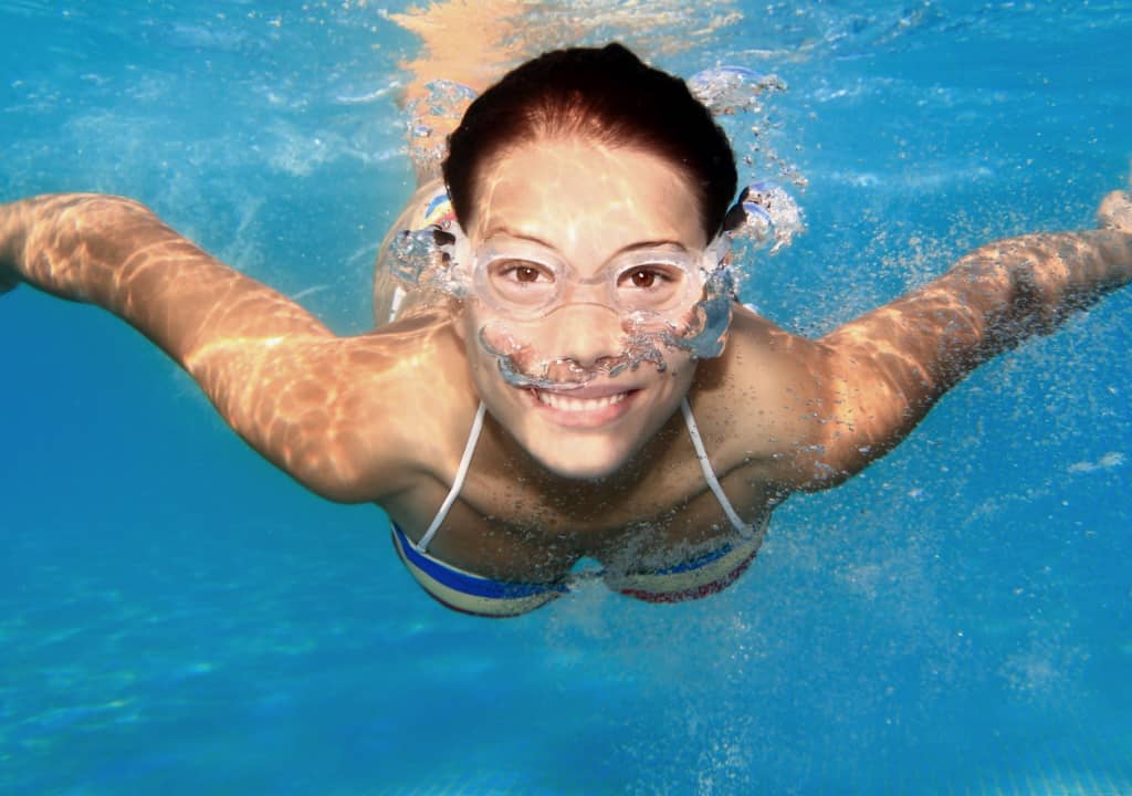 Est-ce que la natation compte parmi les exercices permettant de réduire ses seins ?