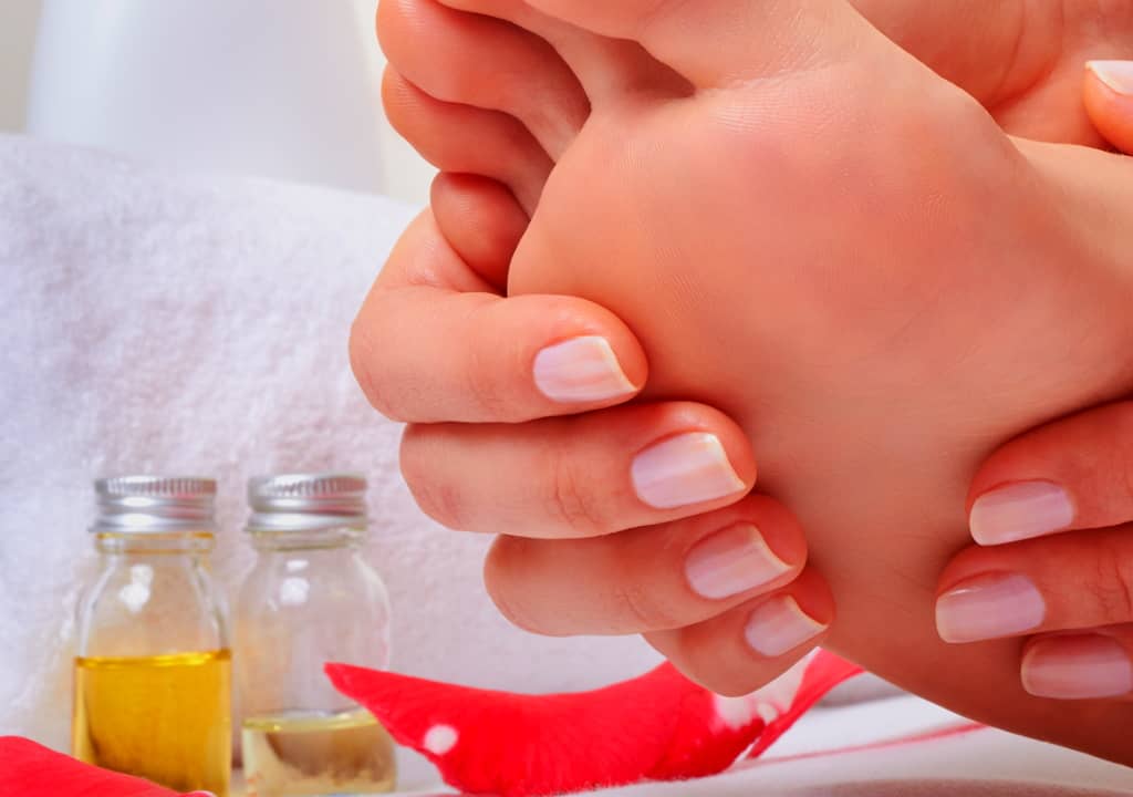 Quelle huile utiliser comme soin et massage des pieds chauds ?