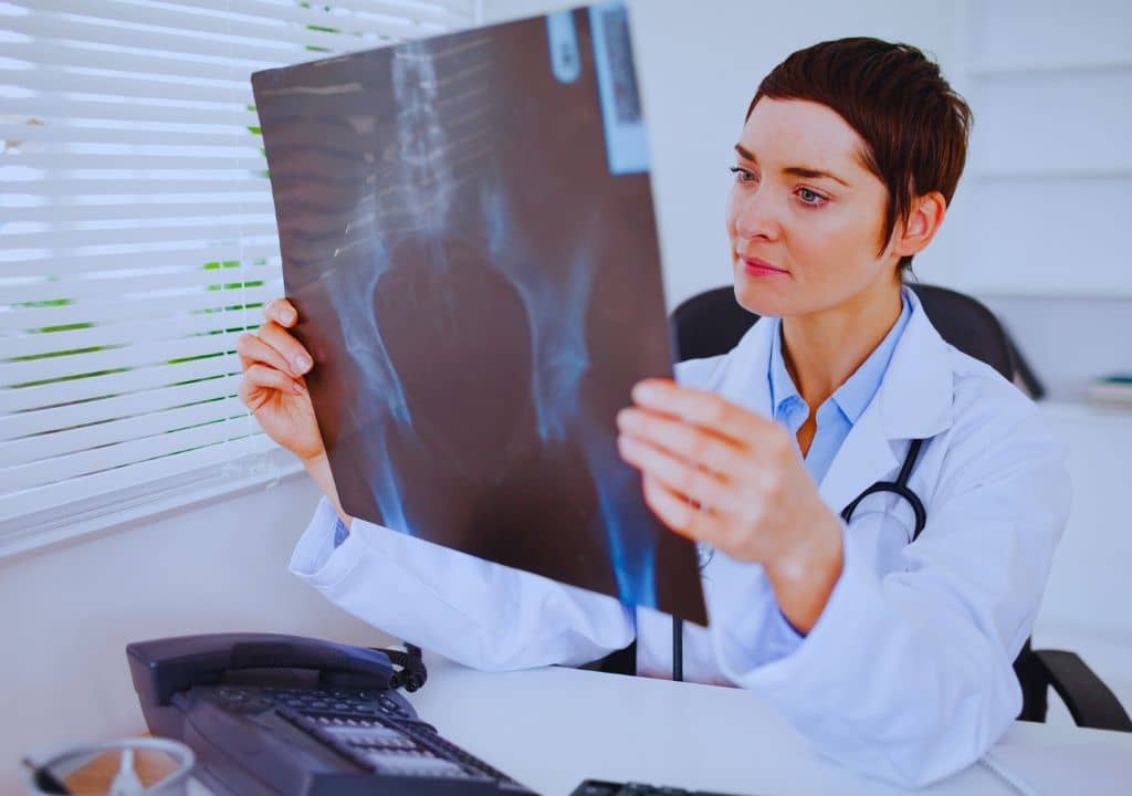 Quel professionnel de santé consulter pour une tendinopathie de la hanche ?