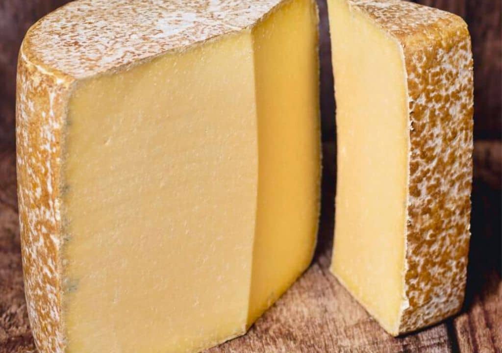 cantal-entre-deux-fromage-raclette