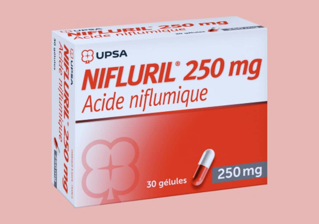 Un traitement à base d'acide niflurique est-il adapté pour les maux de gorge ?